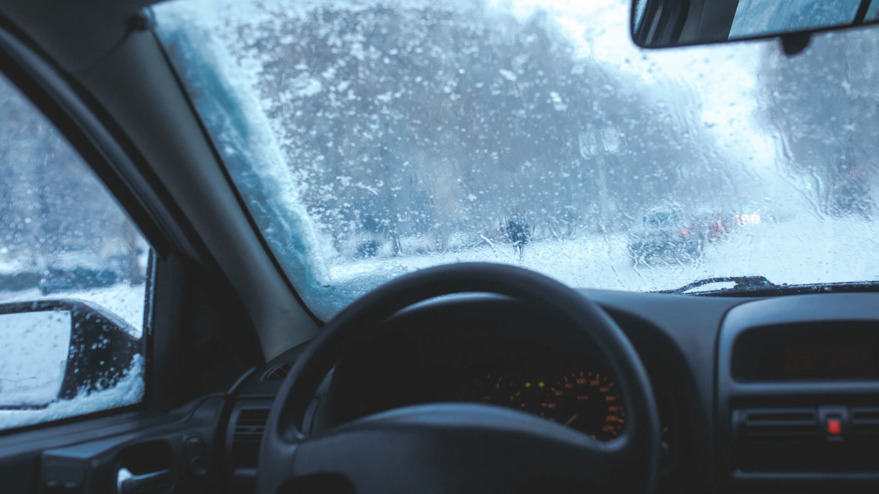 Autoschade na de sneeuw kan oplopen tot duizenden euro’s, dekking is beperkt