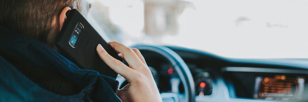 75 procent van de automobilisten gebruikt telefoon achter het stuur