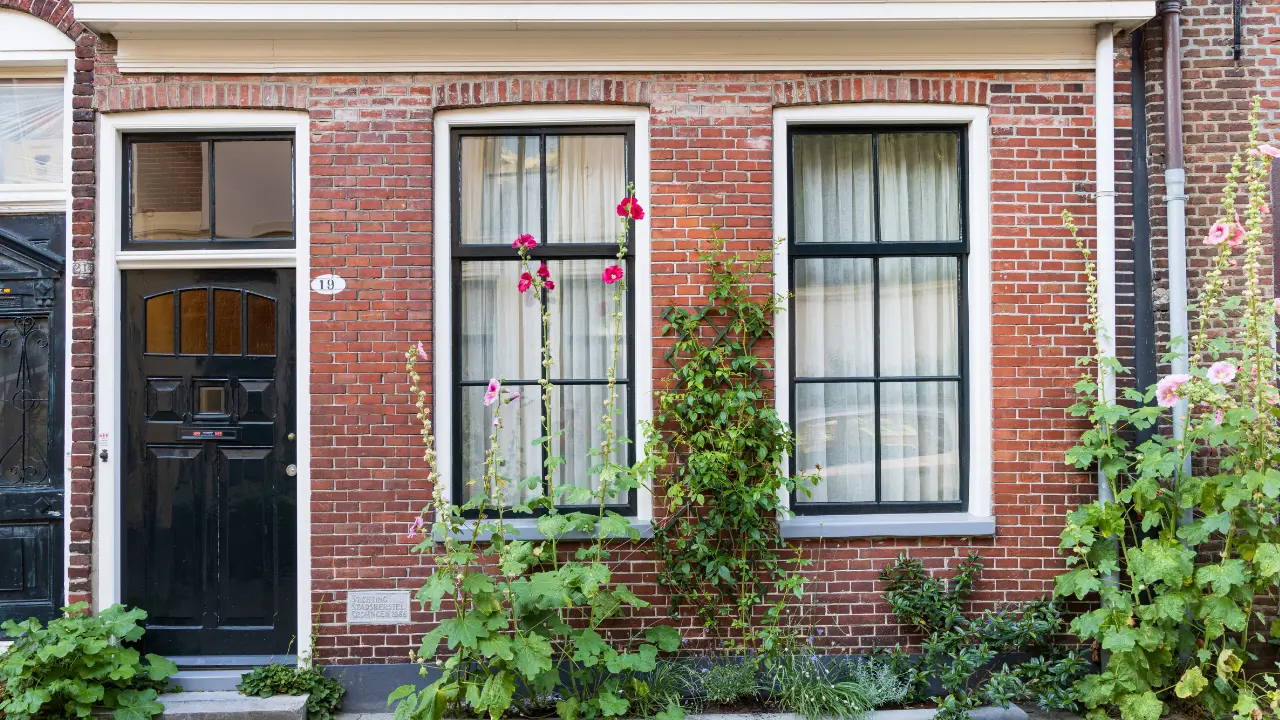 Woonhuis nederland groen zomer