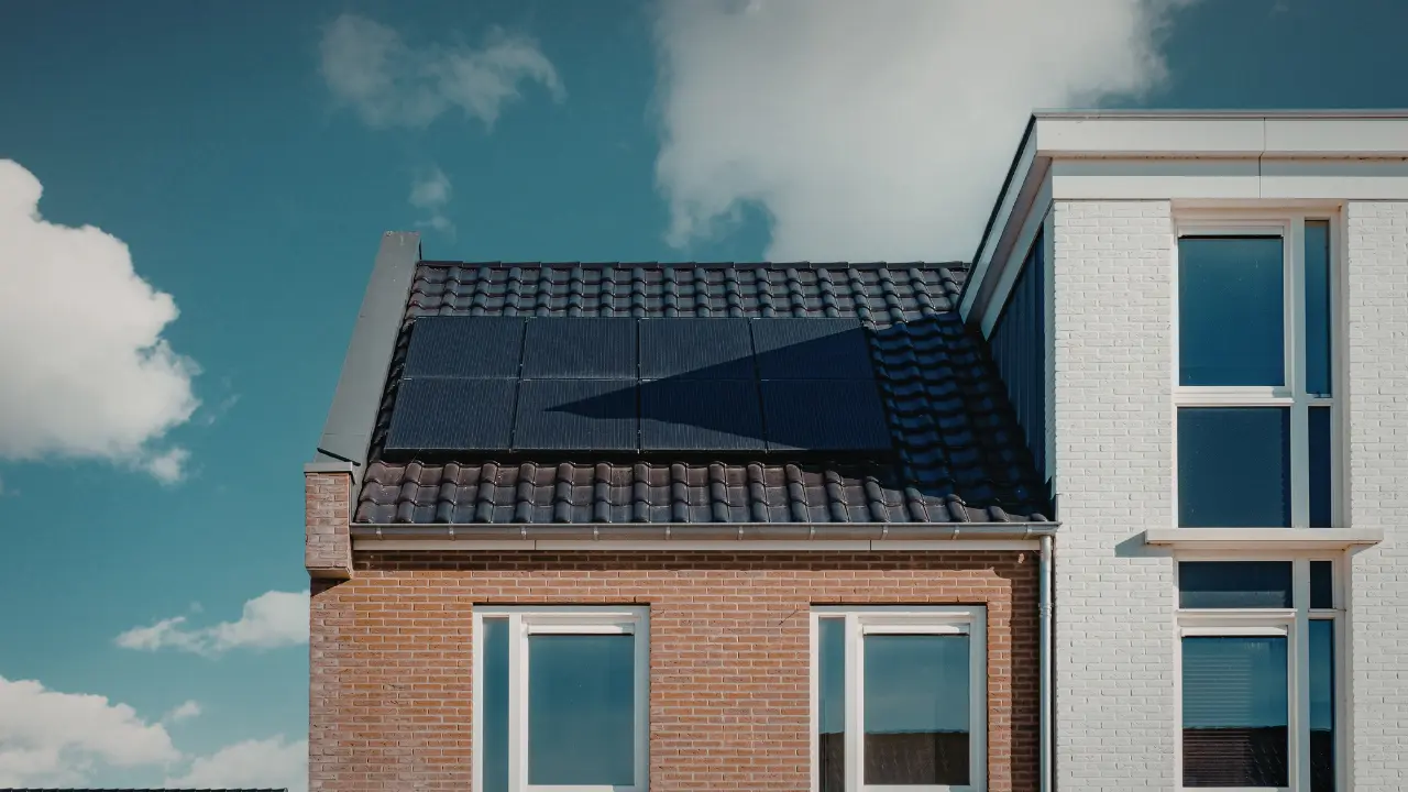 Energie met zonnepanelen vergelijken Zo werkt dat nu de salderingsregeling stopt
