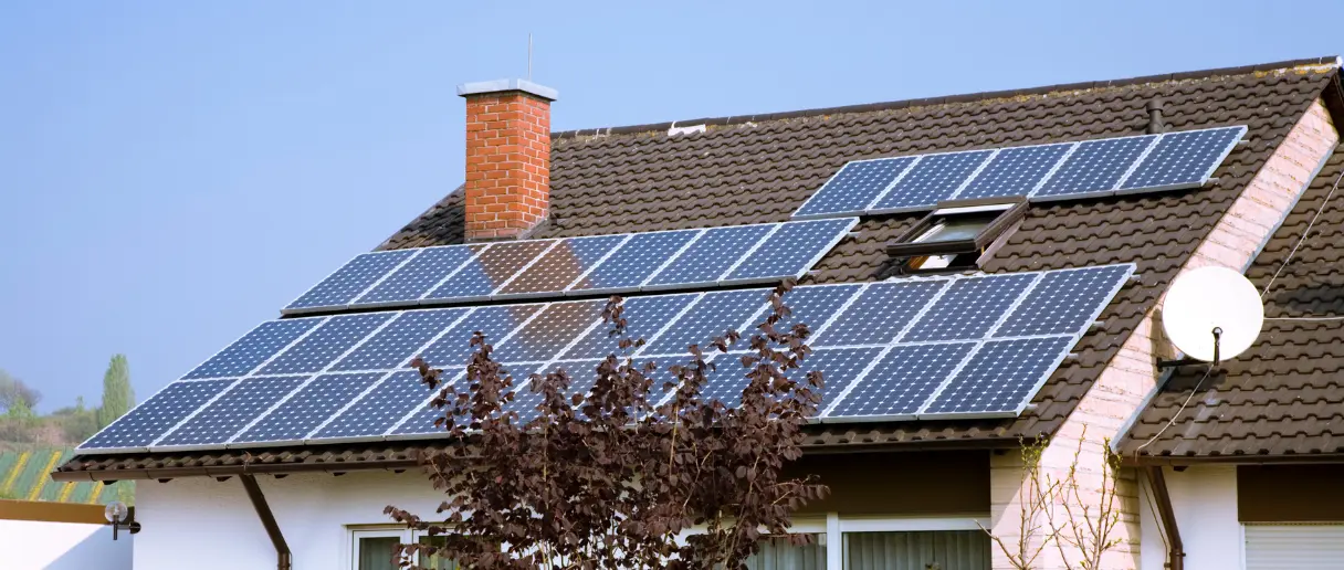 Hoe zet je je zonnepanelen optimaal in om terugleverkosten te vermijden