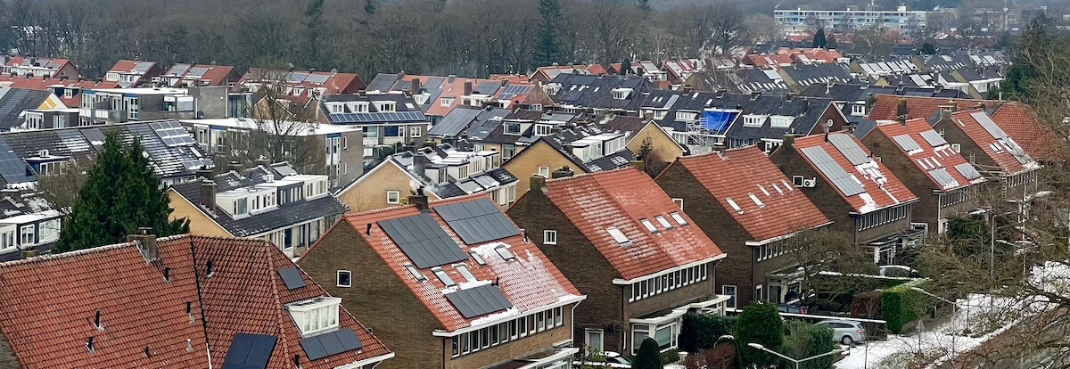 daken-woningen-zonnepanelen-winter